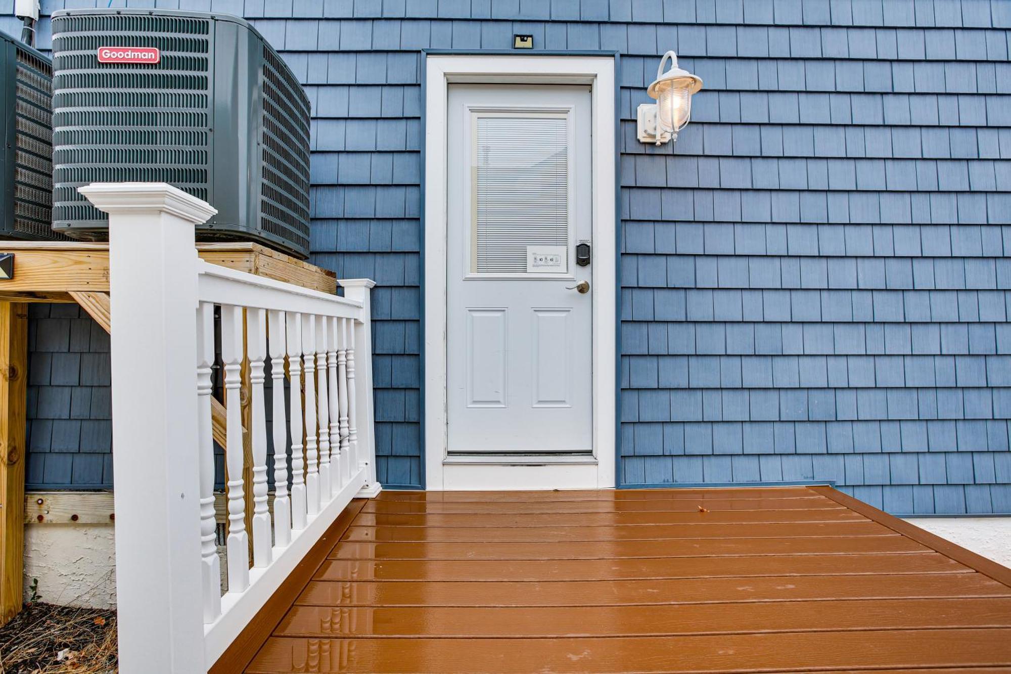 Bright Duplex Walk To Beach! *