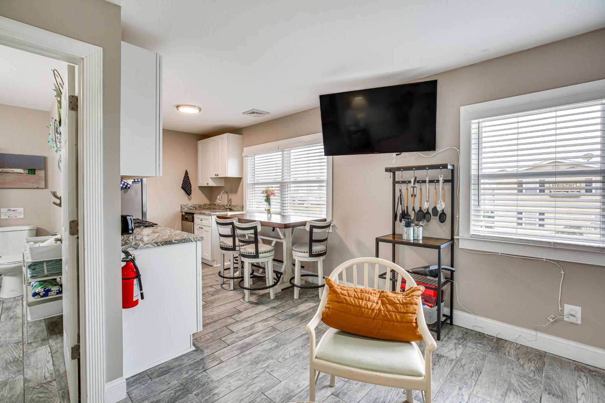 Bright Duplex Walk To Beach! * Brigantine
