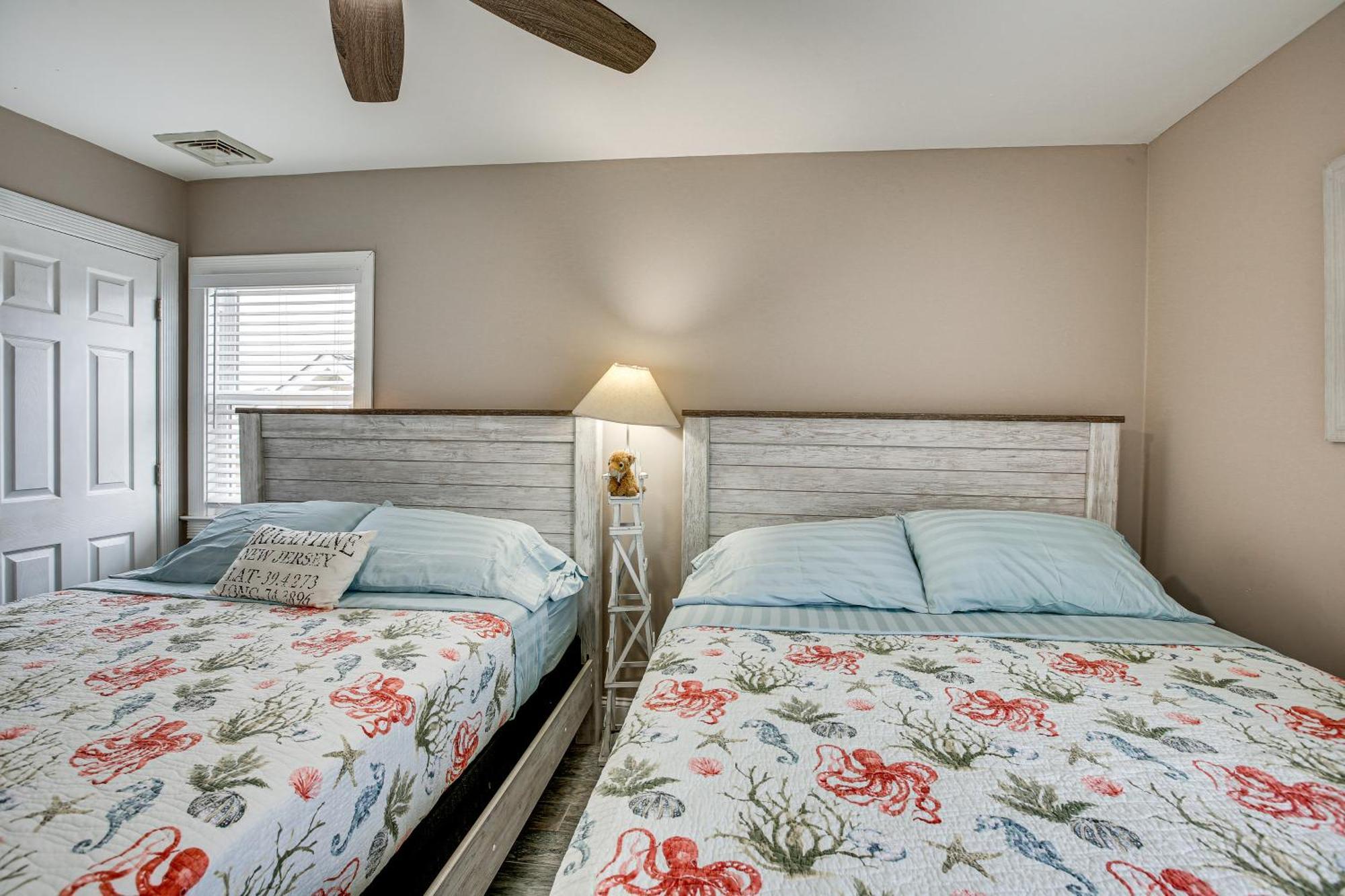 Bright Duplex Walk To Beach! Apartment