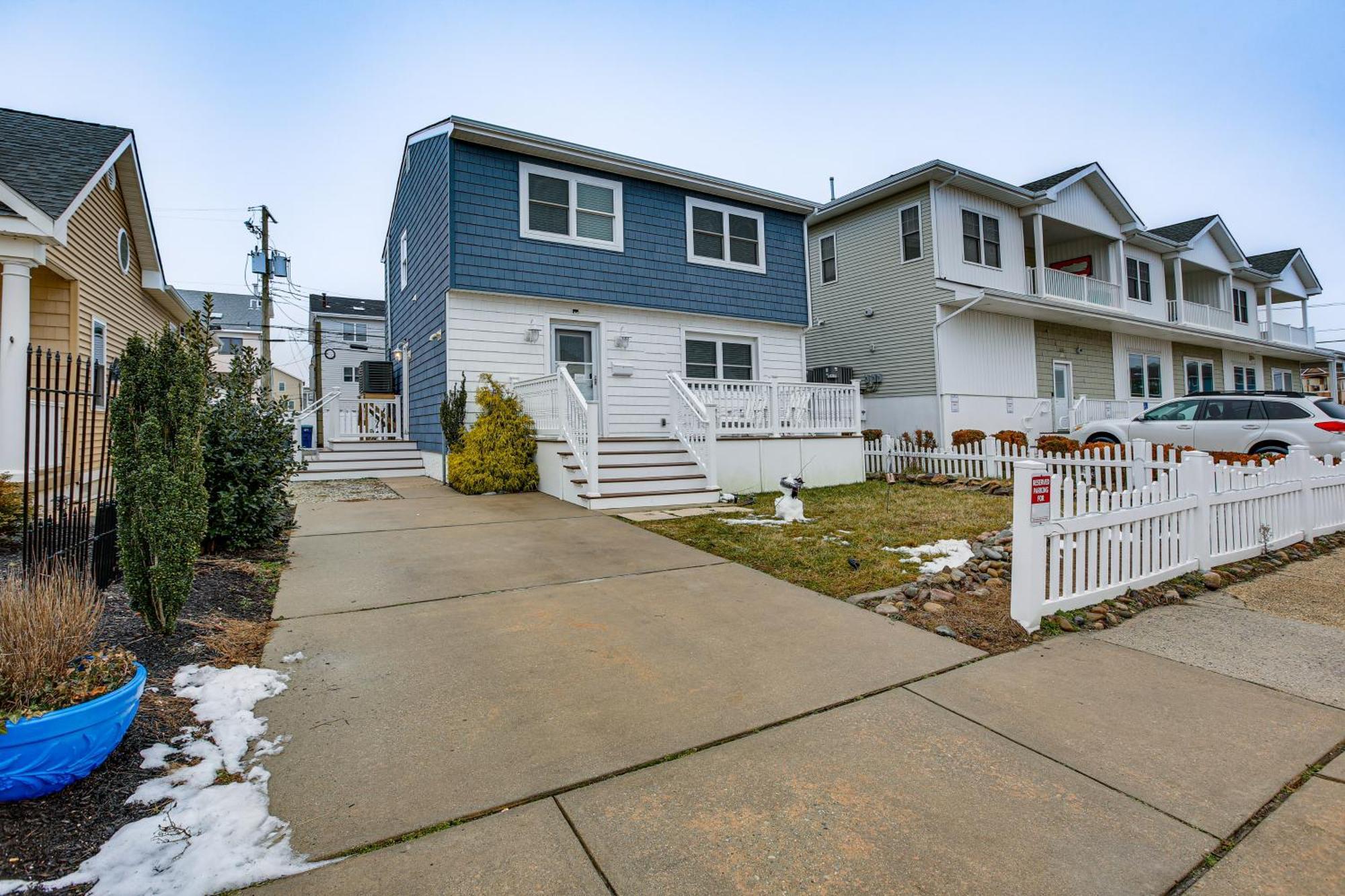 Bright Duplex Walk To Beach! * Brigantine