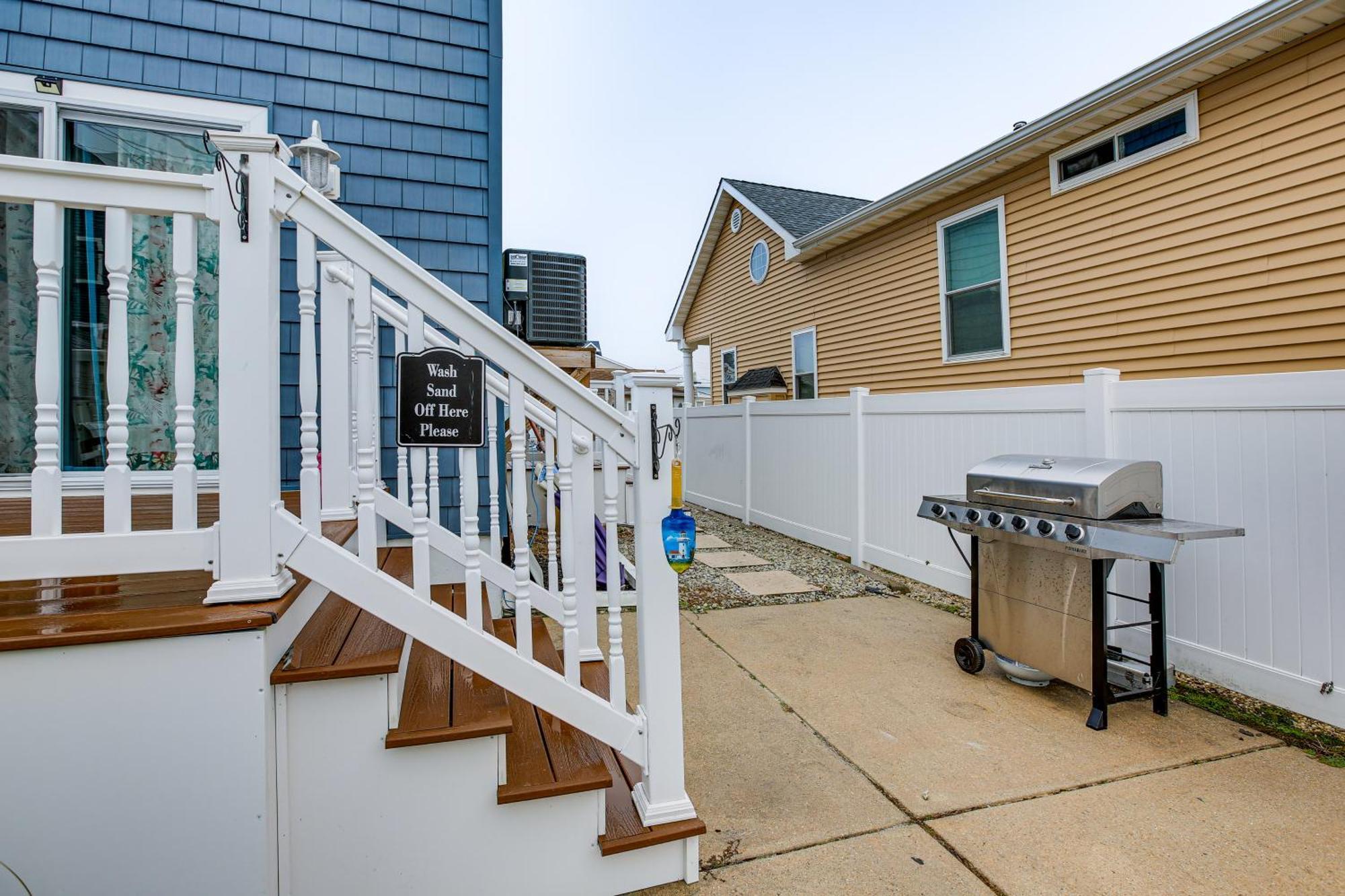 Apartment Bright Duplex Walk To Beach! *