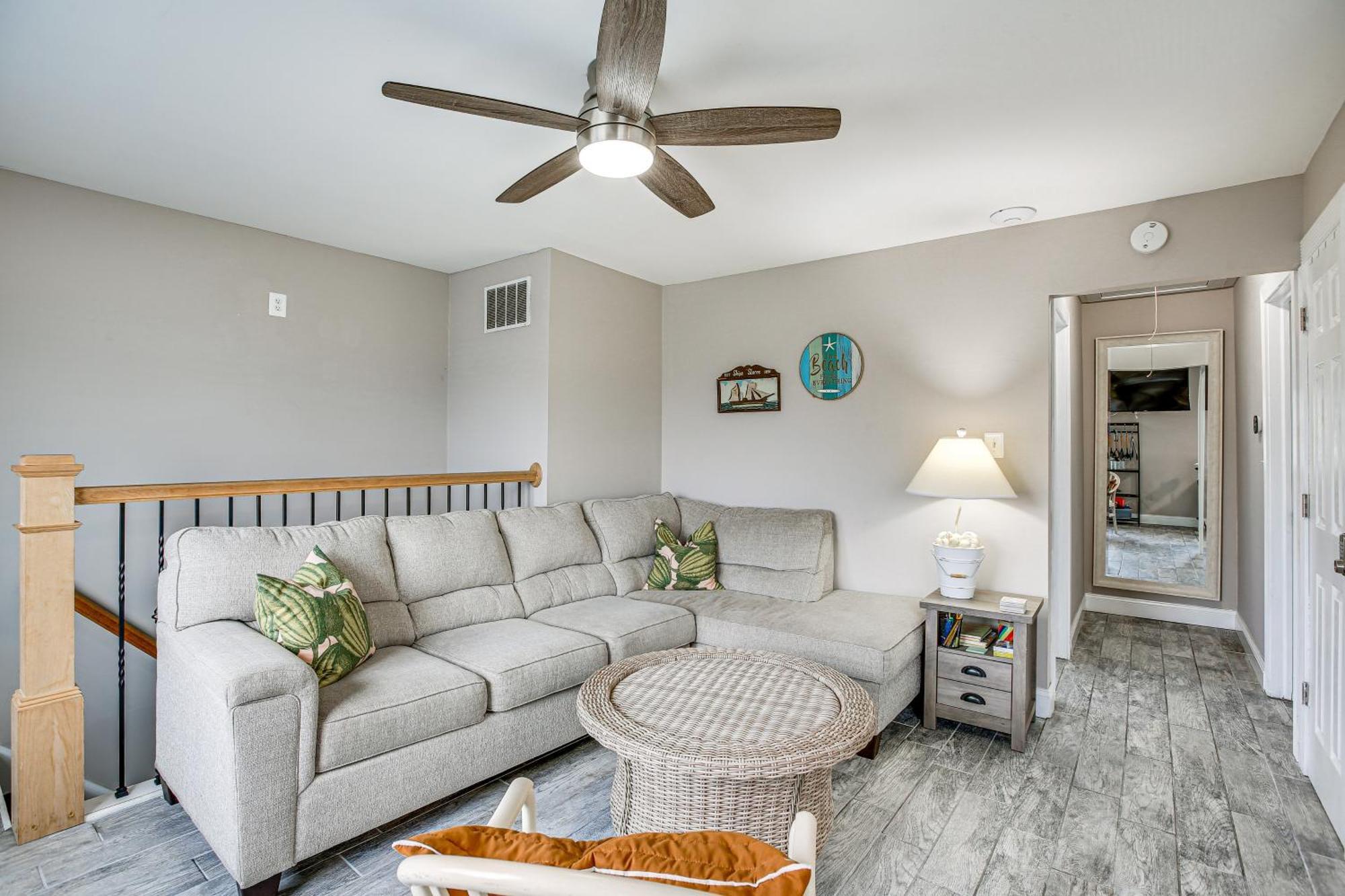 Apartment Bright Duplex Walk To Beach! *