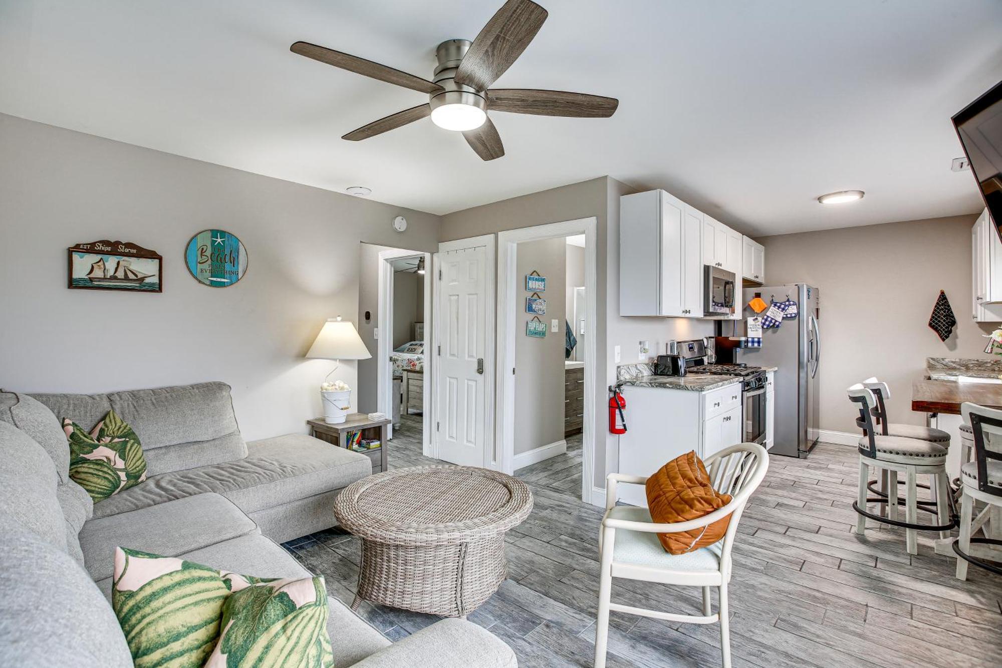 Bright Duplex Walk To Beach! *